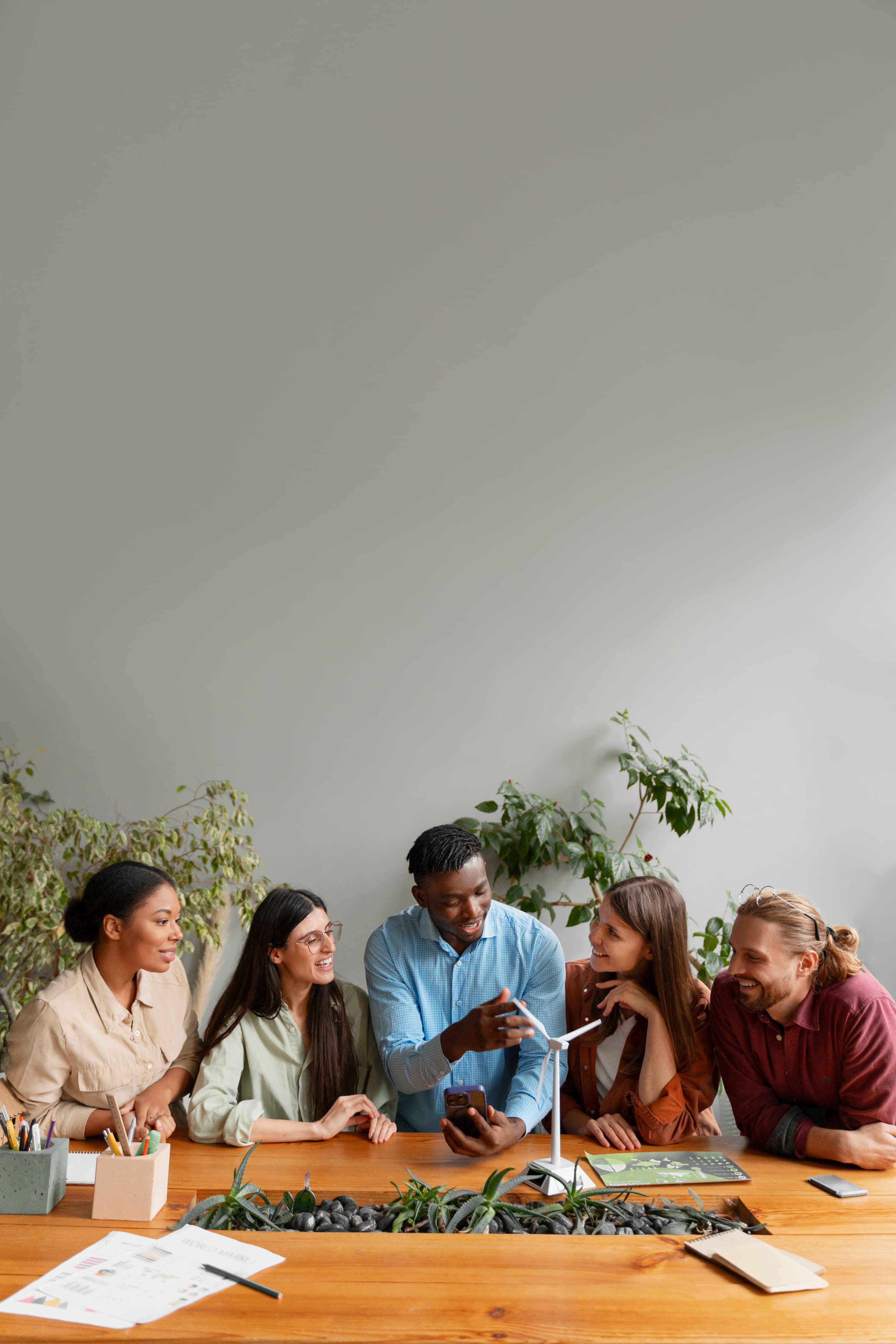 Equipe colaborando em escritório